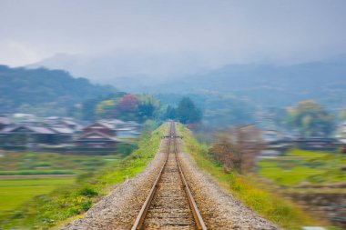 Dağlardaki demiryolu rayları