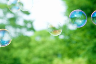  Gökkuşağı kabarcıklar balonu üfleyici üzerinden