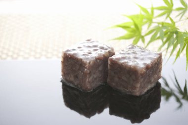 Çikolatalı Japon meydanı Mochi, Çiğnenmiş Asya tatlısı