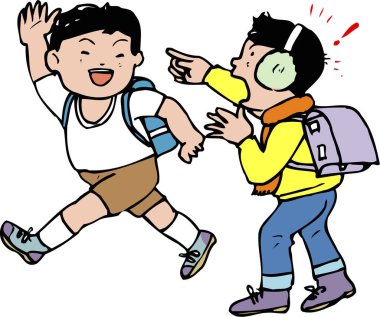 Dışarıda birlikte yürürken gülen iki çocuk.