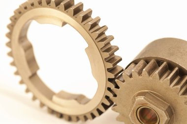 Dişliler, dişliler, yedek parçalar, izole edilmiş.