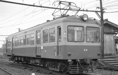 Japonya 'daki eski trenin siyah beyaz fotoğrafı