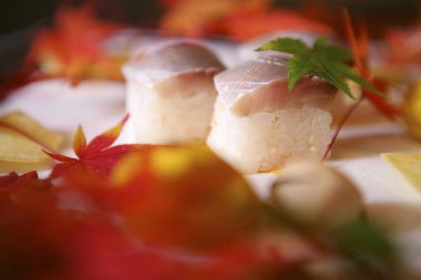 Lezzetli Japon mutfağı. Balıklı yemek.