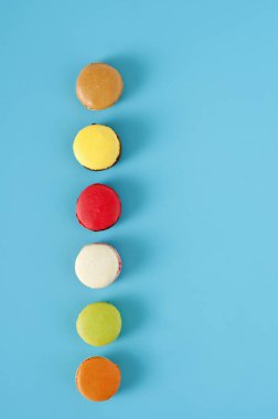 Arkaplanda renkli makaronlar, kapatın