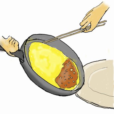 Kızartma tavasında çubuk kullanarak omlet çeviriyorum.