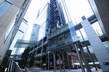 Cephe gökdelenlerin düşük açılı görünüş