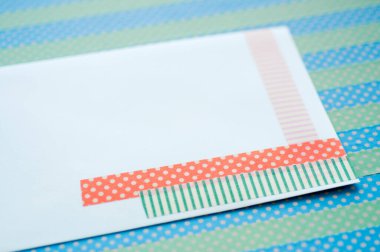 Arkaplanda boş bir zarf izole edildi 