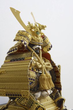 Geleneksel Japon samuray kostümünü kapatın.