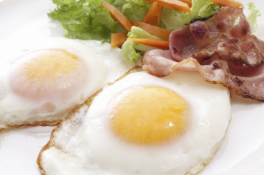 Pastırmalı pilav ve yumurta.