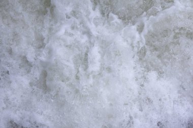 Hızlı akıntının yakın görüntüsü. Doğa arkaplanı