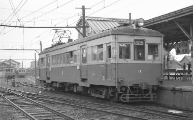 Japonya 'daki eski trenin siyah beyaz fotoğrafı