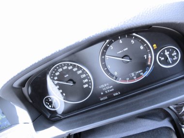 Arabanın iç detayları. konsolu kapat.