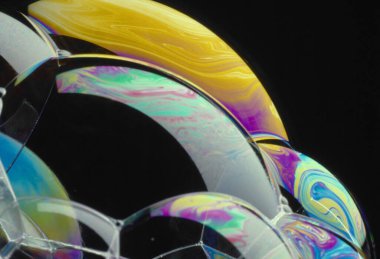 sabun köpüğü siyah arkaplanda