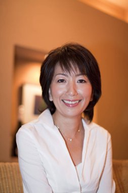 Olgun, güzel Asyalı kadın portresi.