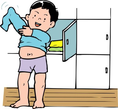 Gülümseyen çocuk içerde dikilirken gömlek giyiyor.