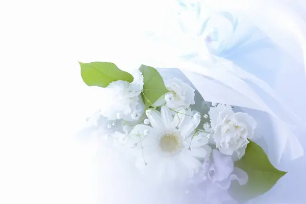 Крупный План Красивый Белый Свадебный Букет Цветов Изолированы Белом Фоне — стоковое фото
