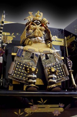 Heykel, geleneksel Japon samuray kostümü.