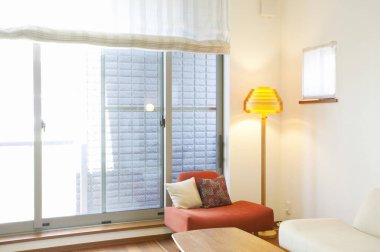 Modern oteldeki minimalist iç mekan detayları.