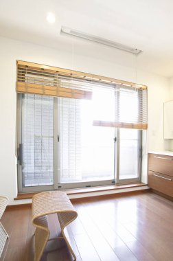 Modern oteldeki minimalist iç mekan detayları.