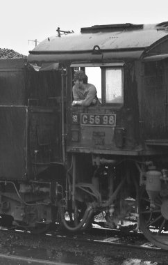 Japon Demiryollarının Gündüz Siyah ve Beyaz Çekimi