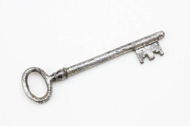 Beyaz arkaplanda anahtar