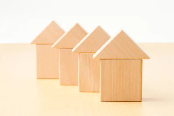 Házak Modellek Fából Készült Kockák Háttérben — Stock Fotó