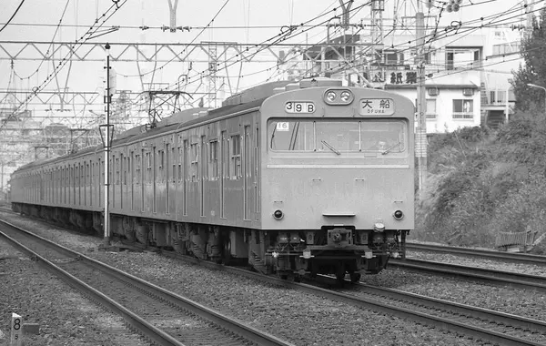 Japon demiryolunun ana hattı boyunca gün boyunca vagon ilerler..