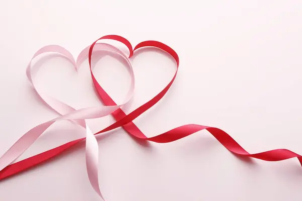 Coeurs Forme Des Rubans Sur Fond Carte Saint Valentin — Photo