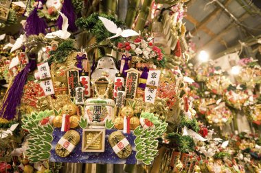 Japon pazarında geleneksel dekorasyon, yakın çekim