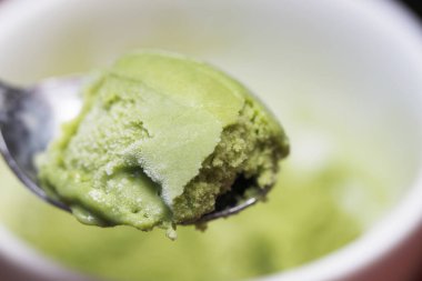 yeşil çay kaşığı dondurma