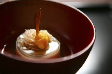 Orijinal Asya yemeği restoran atmosferinde yakalandı.