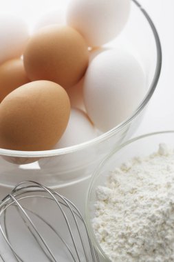 Taze tavuk yumurtalarının yakın görüntüsü 