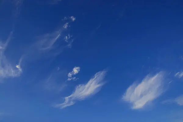 Vacker Blå Himmel Med Vita Moln Molnlandskap — Stockfoto