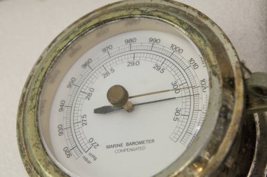 Havadaki eski termometre, kapat.