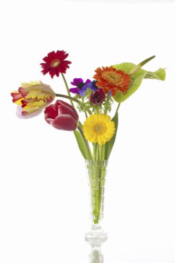 Bir buket güzel çiçek.