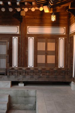 Şehirde geleneksel Japon tarzı mimari