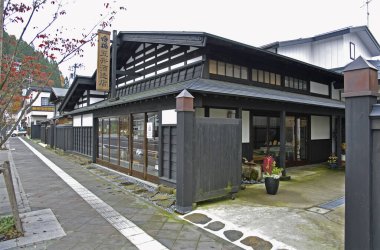 Japon şehrinde eski ahşap mimari