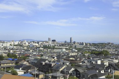 Japonya 'daki modern şehir manzarası, arka planda seyahat yeri