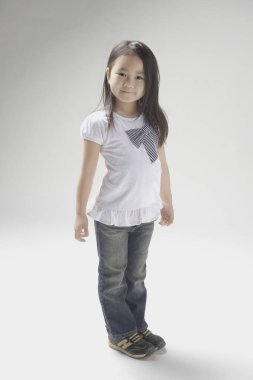 Stüdyoda Asyalı bir kızın portresi