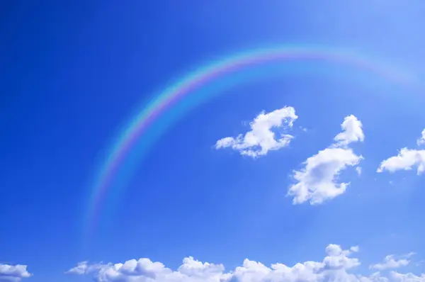 Όμορφα Άσπρα Σύννεφα Έναν Γαλάζιο Ουρανό Φυσικό Υπόβαθρο — Φωτογραφία Αρχείου