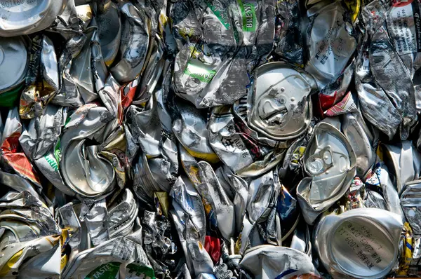 押された金属のリサイクル廃棄物 廃棄物のリサイクル収集 — ストック写真