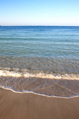 Sahildeki deniz dalgaları