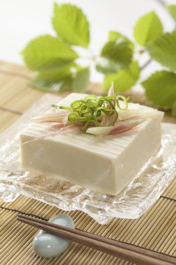  Arka planda soya peynirli soya peyniri, kapat.