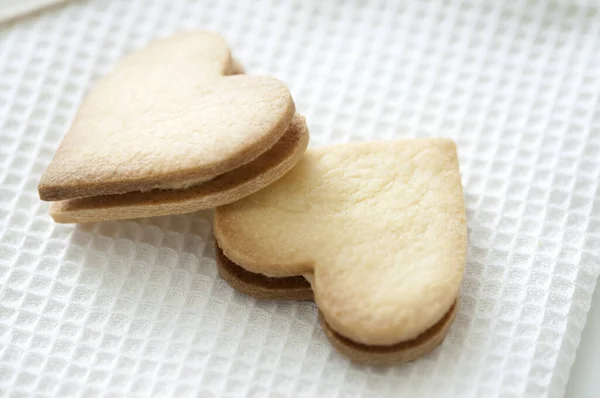 Close Άποψη Των Νόστιμα Γλυκά Μπισκότα Σχήμα Καρδιάς — Φωτογραφία Αρχείου