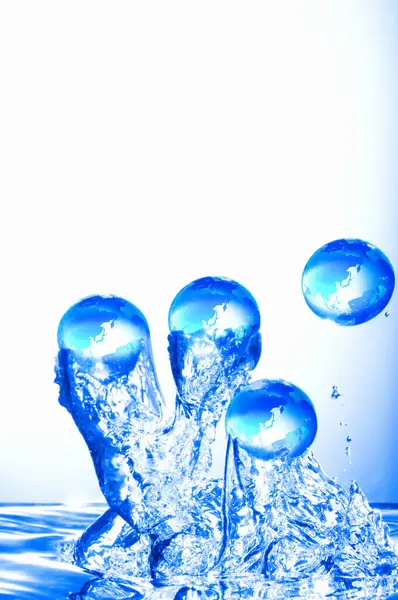Blaue Wasserblasen Auf Weißem Hintergrund — Stockfoto