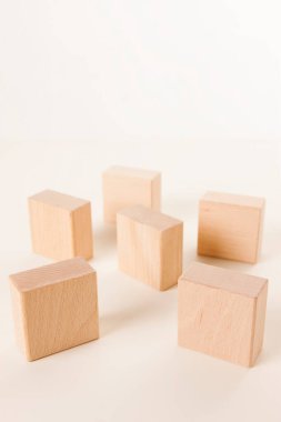  arka plan üzerinde ahşap küpleri 
