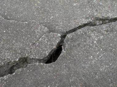 Çatlak beton duvar dokusu, kapat.