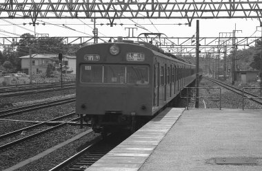 Japonya 'daki eski tren, sepya fotoğrafı.