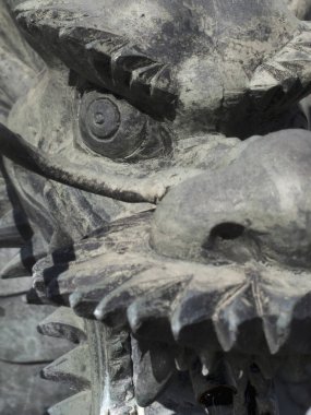 Ejderha heykeli yüzünü yakın çekim görüntüsü