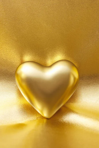 Corazón Dorado Con Fondo Dorado —  Fotos de Stock